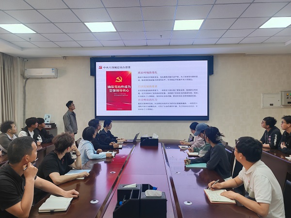 学习中央八项规定照-上网.jpg